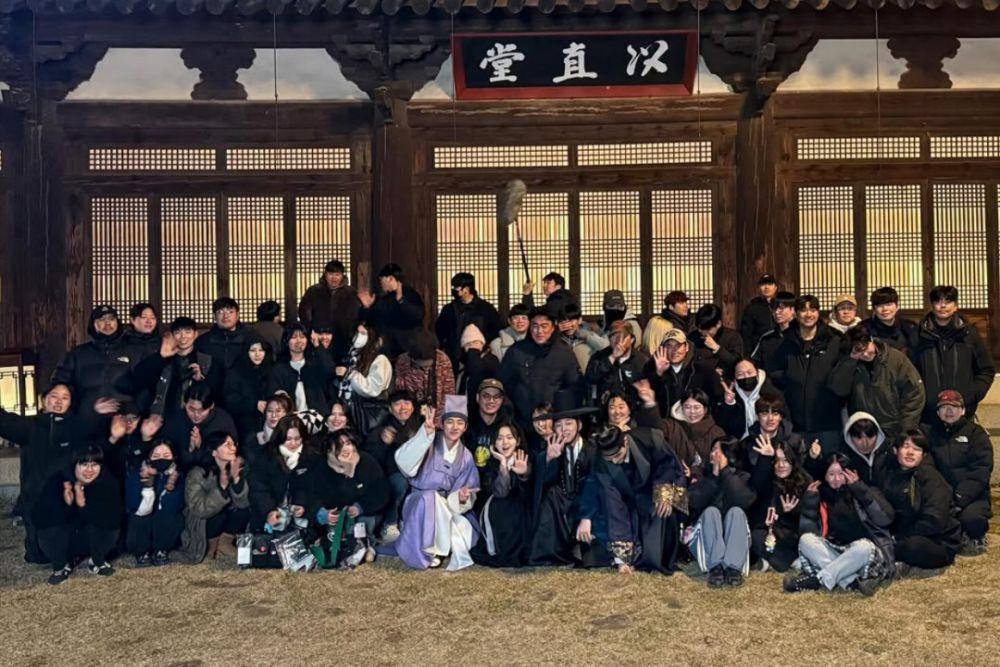 potret syuting terakhir cast Check In Hanyang (instagram.com/kj_ieun)