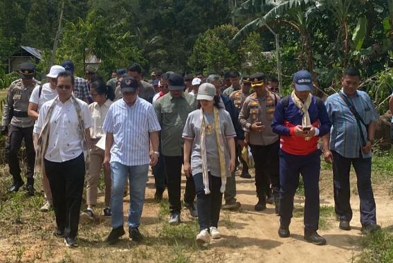 Wamen Stella Cek 32 Hektare Hutan Produksi, Lokasi SMA Unggul Garuda