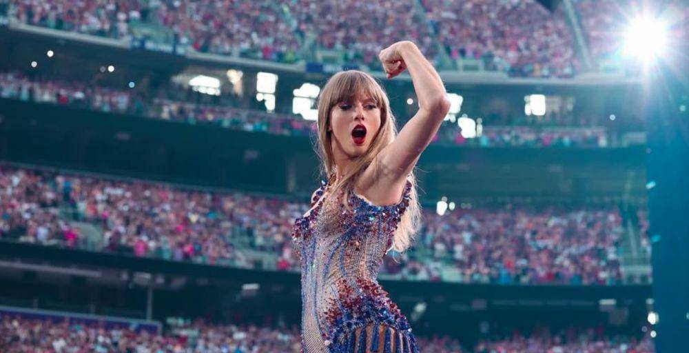 Taylor Swift disoraki saat wajahnya muncul di jumbotron (Instagram.com/taylorswift)