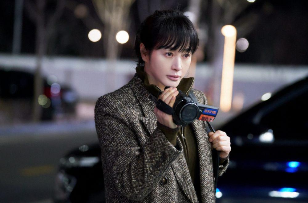 4 Cara Mempertahankan Karier ala Kim Hye Soo, Suka Belajar!