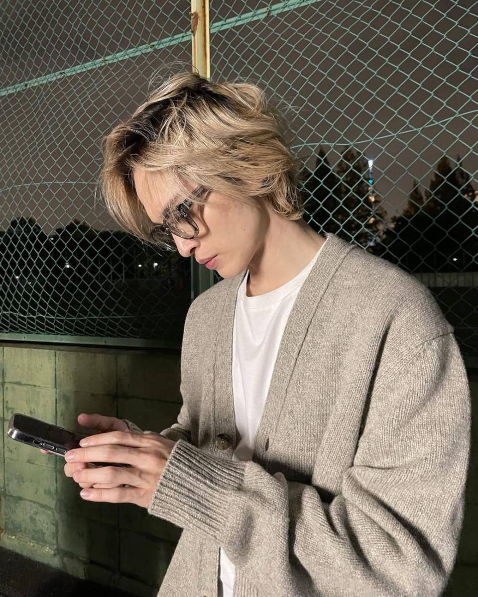 warna rambut chesnut bronde ala Yuta Tamamori (instagram.com/yuta_tamamori_kmf2)