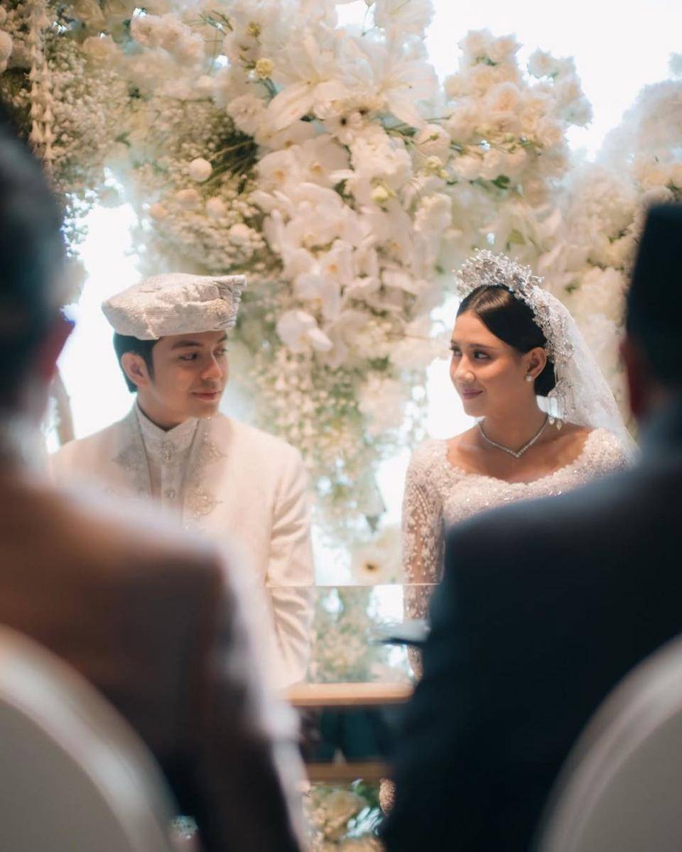 Gaya Shenina Cinnamon di Akad Nikah Bersama Angga Yunanda (instagram.com/angga)