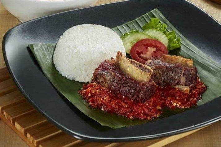 Potret menu Iga Mercon di MM Juice