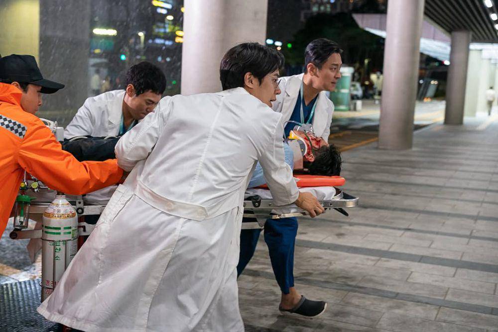 cuplikan drakor The Trauma Code: Heroes on Call (instagram.com/netflixkr)