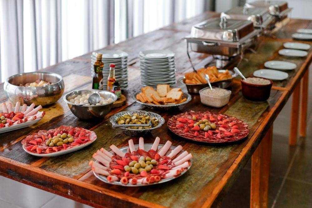 Ilustrasi menu all you can eat (pexels.com/@vidalbalielojrfotografia)