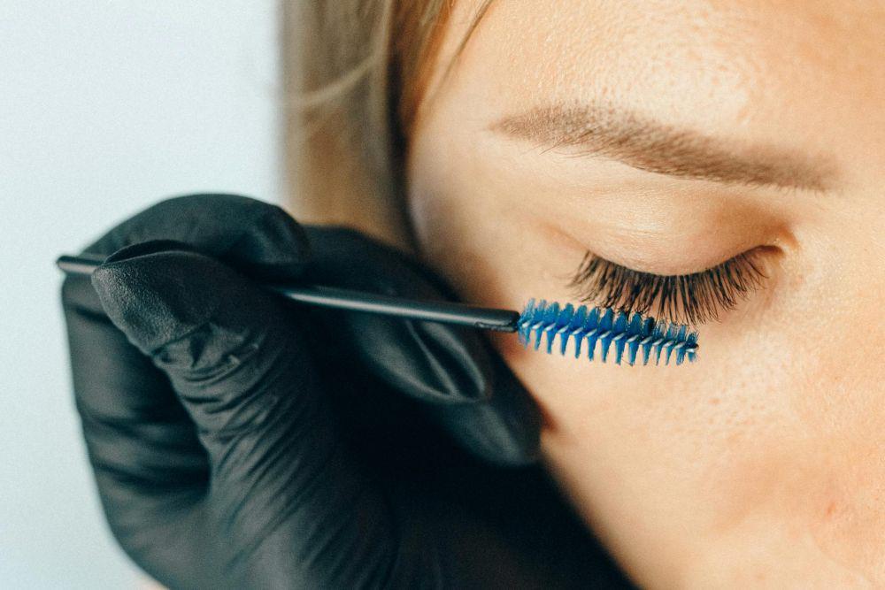 5 Tips Mencegah Mascara Luntur, Makeup Tetap On Point!