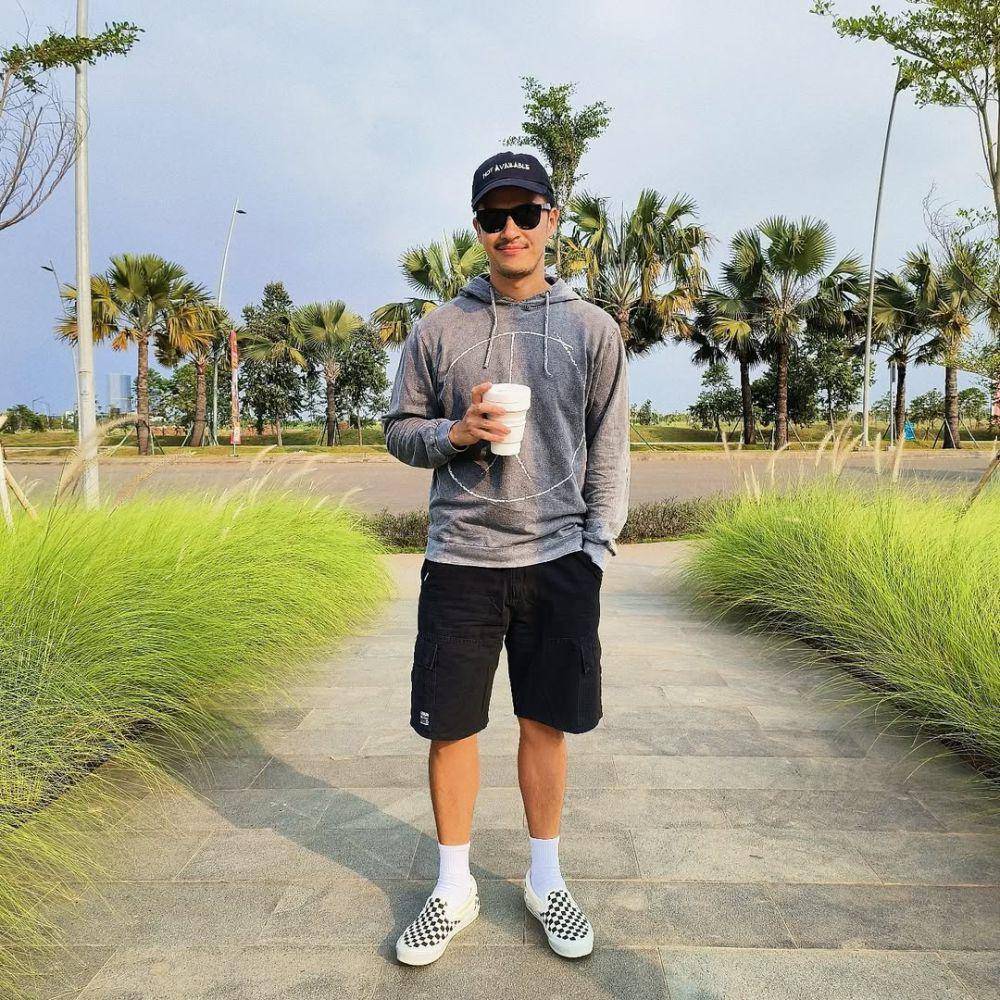 OOTD hangout keren ala Morgan Oey (instagram.com/morganoey)