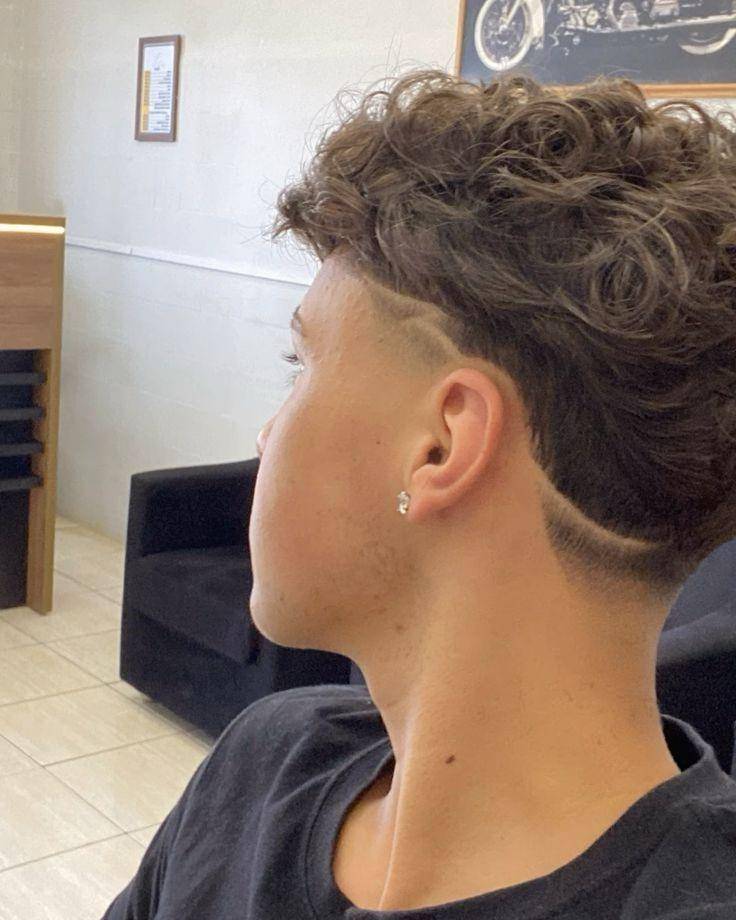 Low fade with design line (pinterest.com)