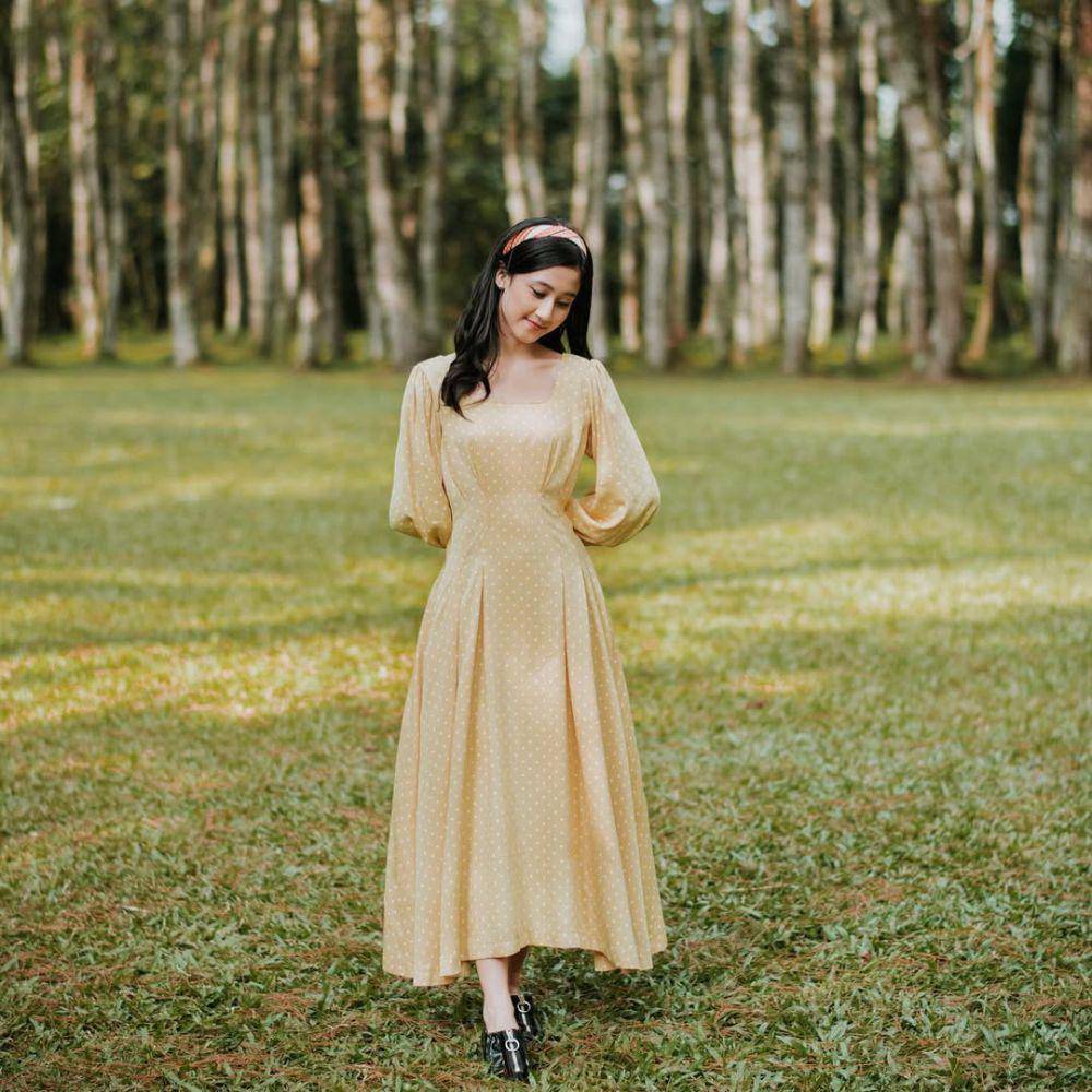 OOTD feminin minimalis untuk rayakan valentine (instagram.com/keisyalevronka)