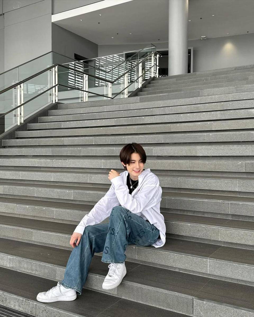 AA BUS (instagram.com/aa.busofficial)
