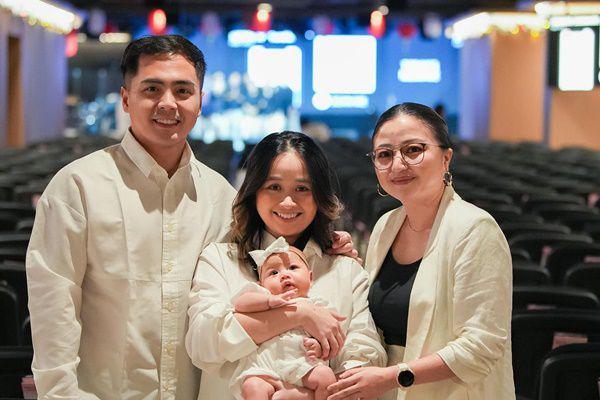 7 Momen Penyerahan Anak Gritte Agatha di Gereja, Penuh Sukacita