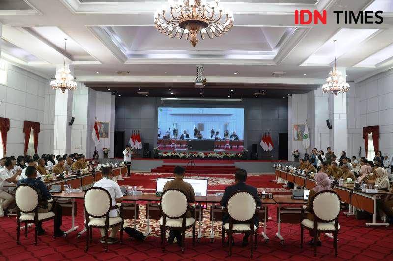 Rakor pembahasan program MBG yang digelar di Pendopo Odah Etam Samarinda (IDN Times/Ervan)