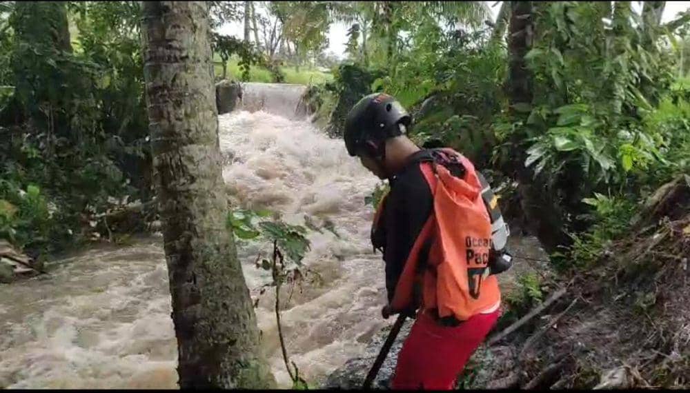 Tim SAR gabungan menyisir sungai untuk pencarian korban. (IDN Times/Istimewa)