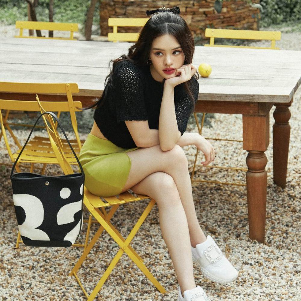 potret ide OOTD yang playful dan colorful ala Achiraya Nitibhon (instagram.com/allynitibhon)