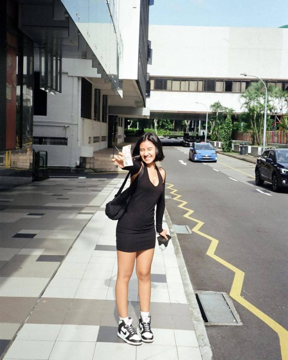 mix and match sneakers ala Shenina Cinnamon (instagram.com/sheninacinnamon)