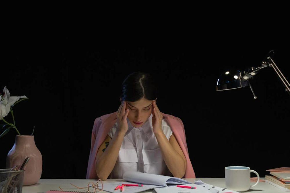 Sering Keliru, Ini 5 Perbedaan Workaholic dan Hard Worker