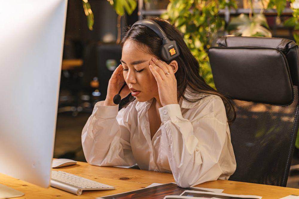 ilustrasi workaholic (pexels.com/Antoni Shkraba)