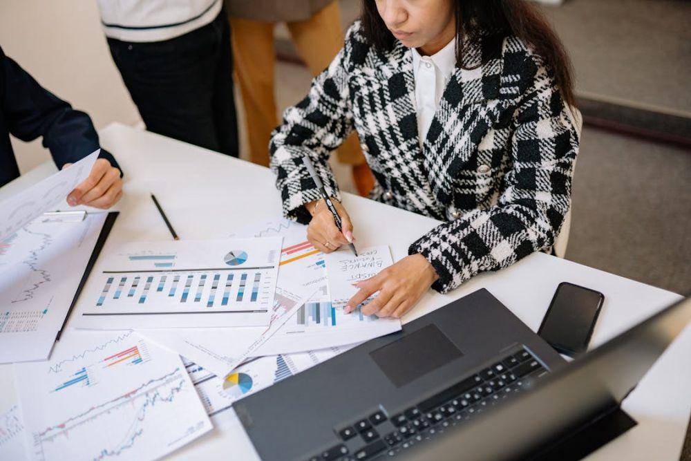 ilustrasi hard worker (pexels.com/Yan Krukau)