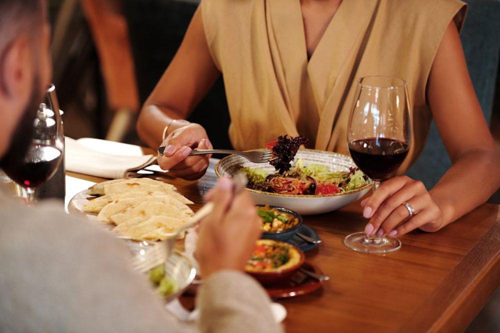 8 Tips Makan di Restoran All You Can Eat saat Valentine Dinner