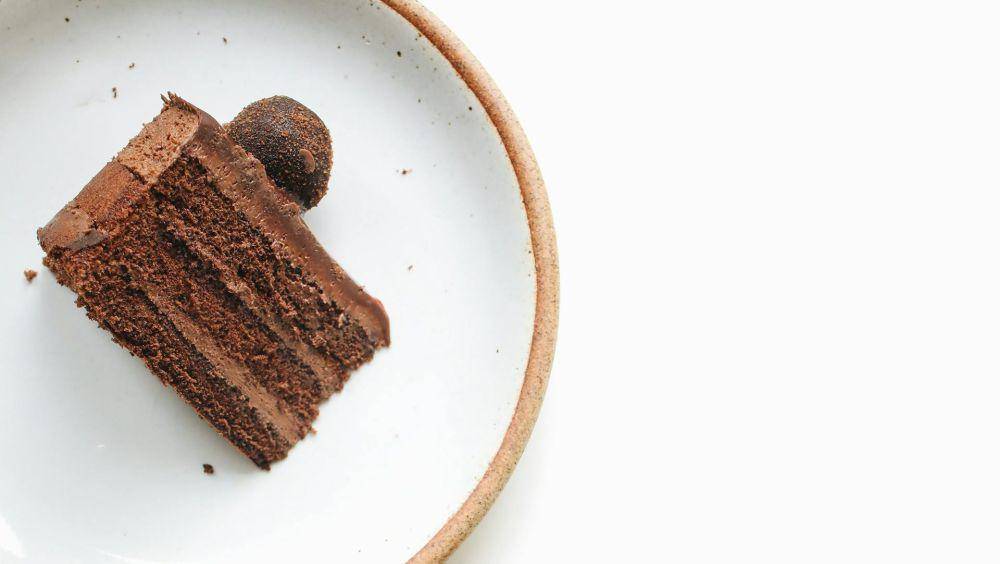 ilustrasi chocolate mousse cake (pexels.com/Polina Tankilevitch)