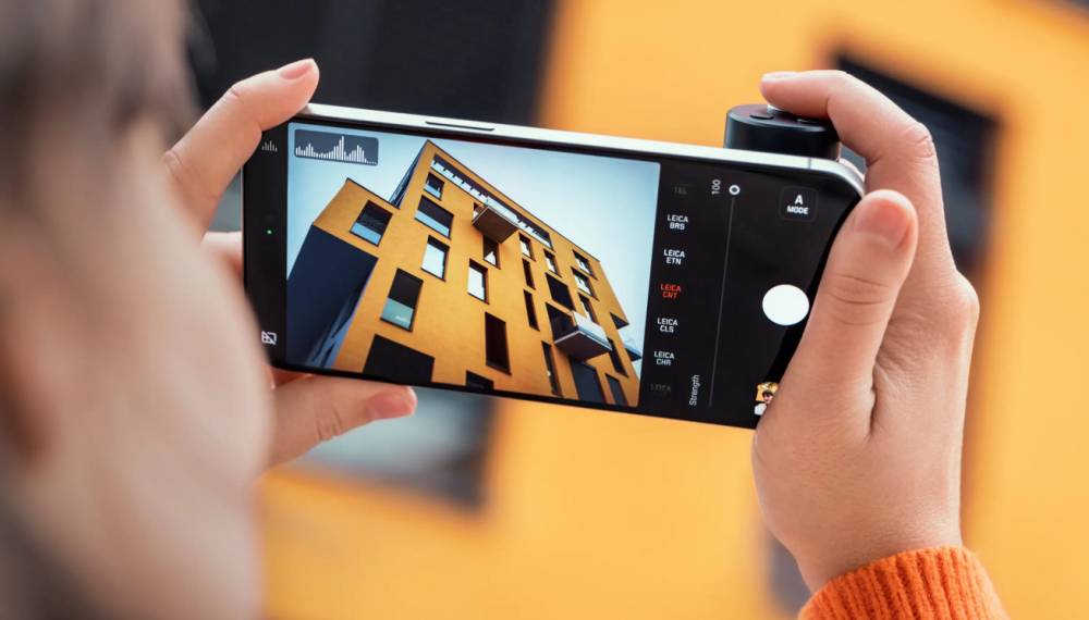 ilustrasi Leica Lux Grip (leica-camera.com)