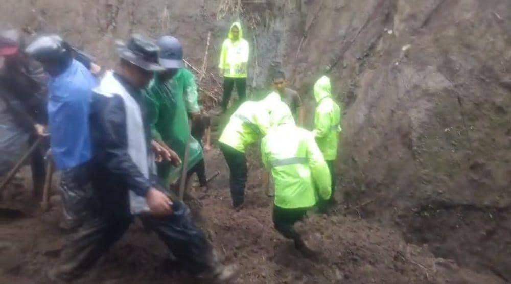 Longsor timbun saluran irigasi di Subak Aan. (Dok. IDN Times/istimewa)