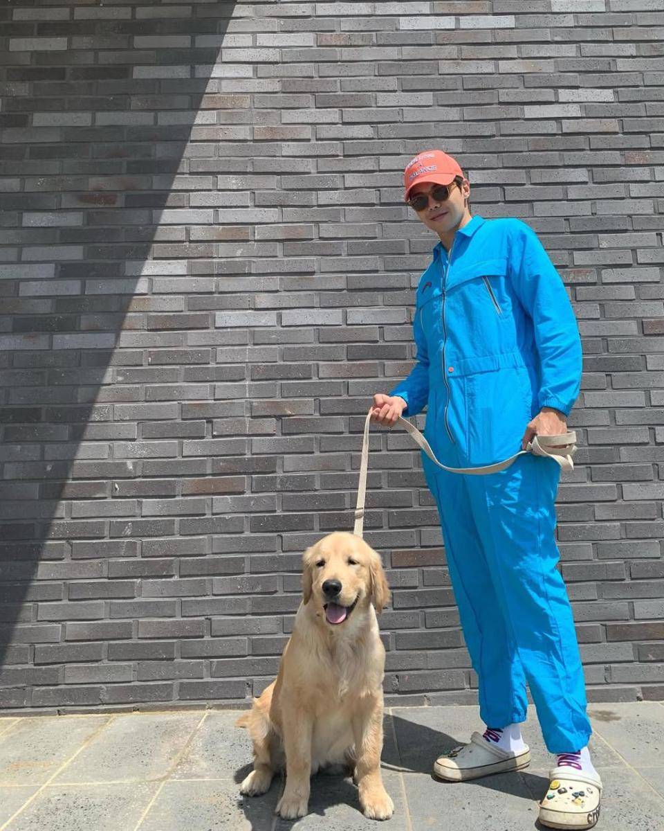 outfit casual sporty style ala Park Eun Seok (instagram.com/_____silverstone_____)