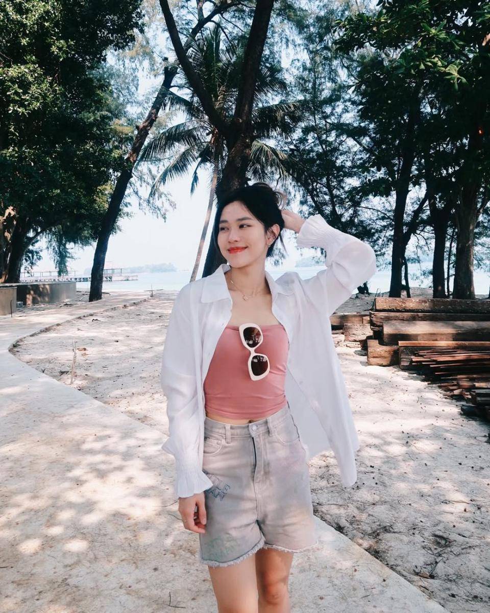 Ide OOTD Putih ala Jessica Jane (instagram.com/jessicajane99)
