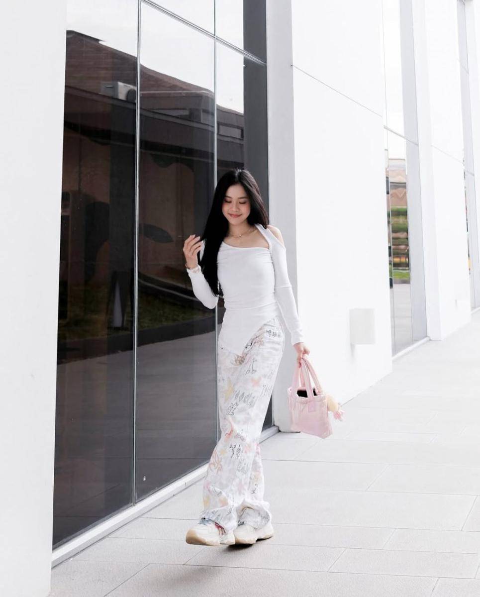 Ide OOTD Putih ala Jessica Jane (instagram.com/jessicajane99)