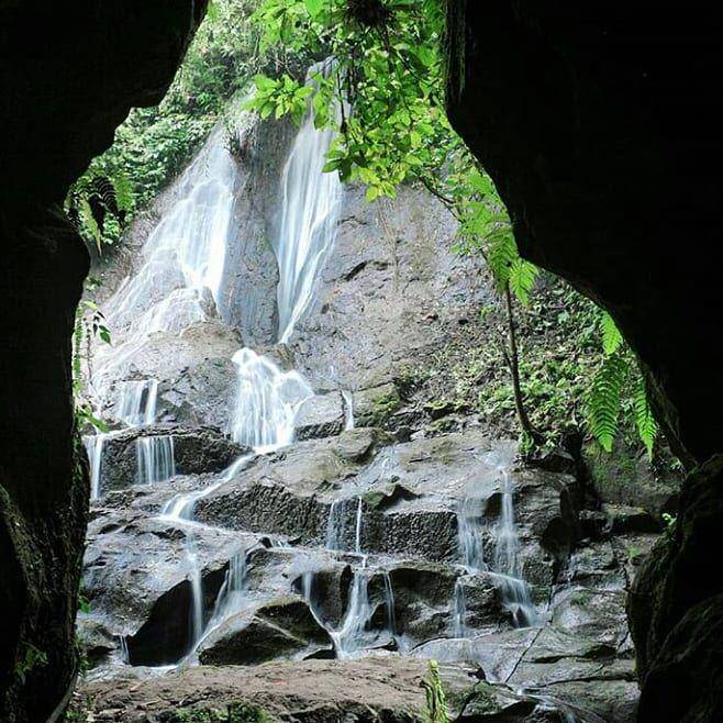 lorong gua sebelum menemukan air terjun (instagram.com/ggc_waterfall_bali)