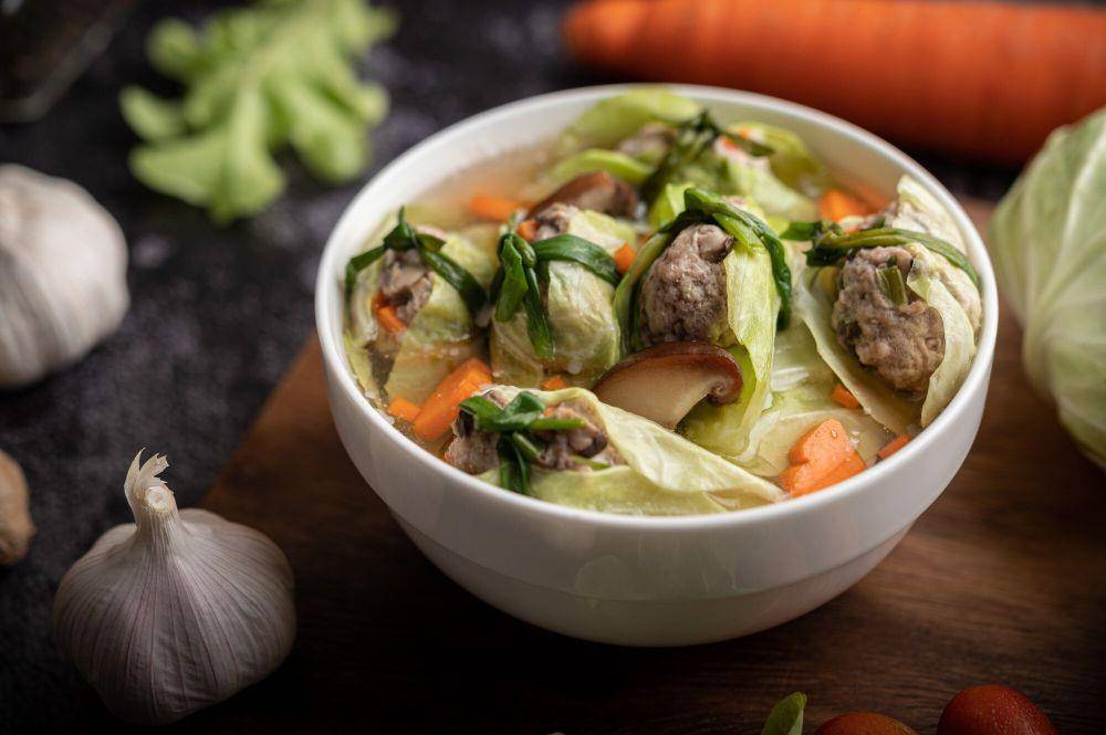 Ilustrasi Sup Bakso (https://www.freepik.com/author/jcomp)