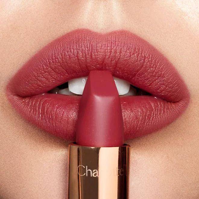 Charlote Tilbury Matte Revolution M.I Kiss(charlottetillbury.com)