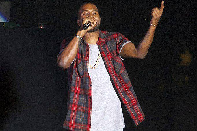 Kanye West membawakan lagu "New Slaves" di Karnaval Odd Future tahunan kedua pada 9 November 2013 di Los Angeles, California. (commons.wikimedia.org/Brandon Winters)
