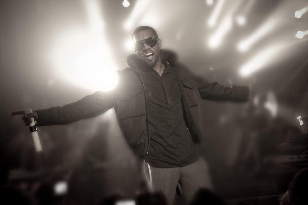 12 Fakta Kontroversial Kanye West, Tragedi hingga Kerap Buat Ulah