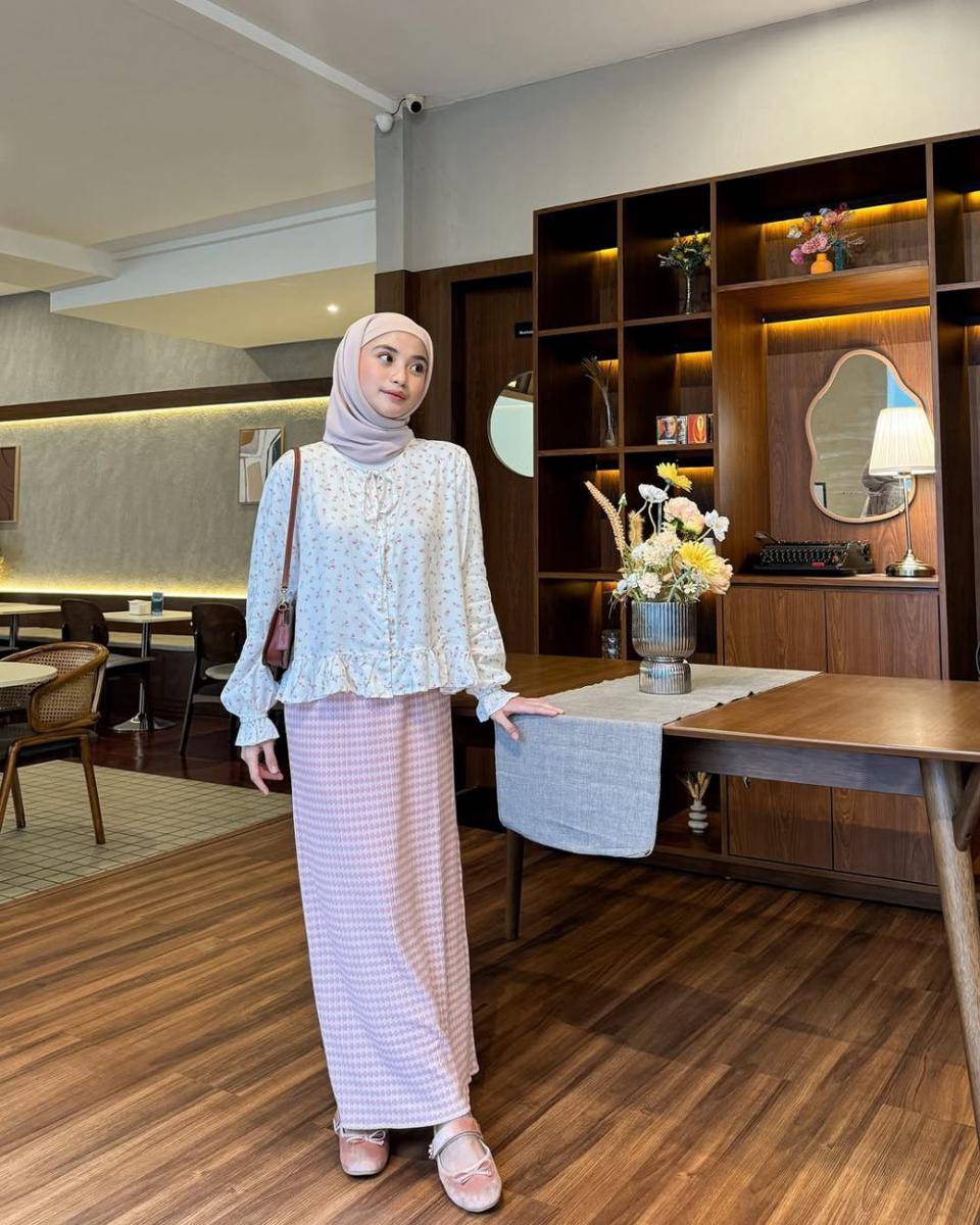 Tania Dewi Nur Azmi (instagram.com/taniaaa.dn)