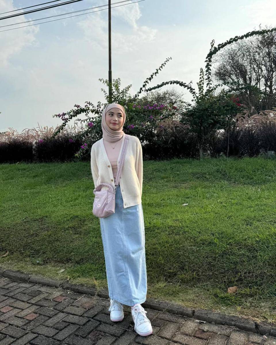 Tania Dewi Nur Azmi (instagram.com/taniaaa.dn)