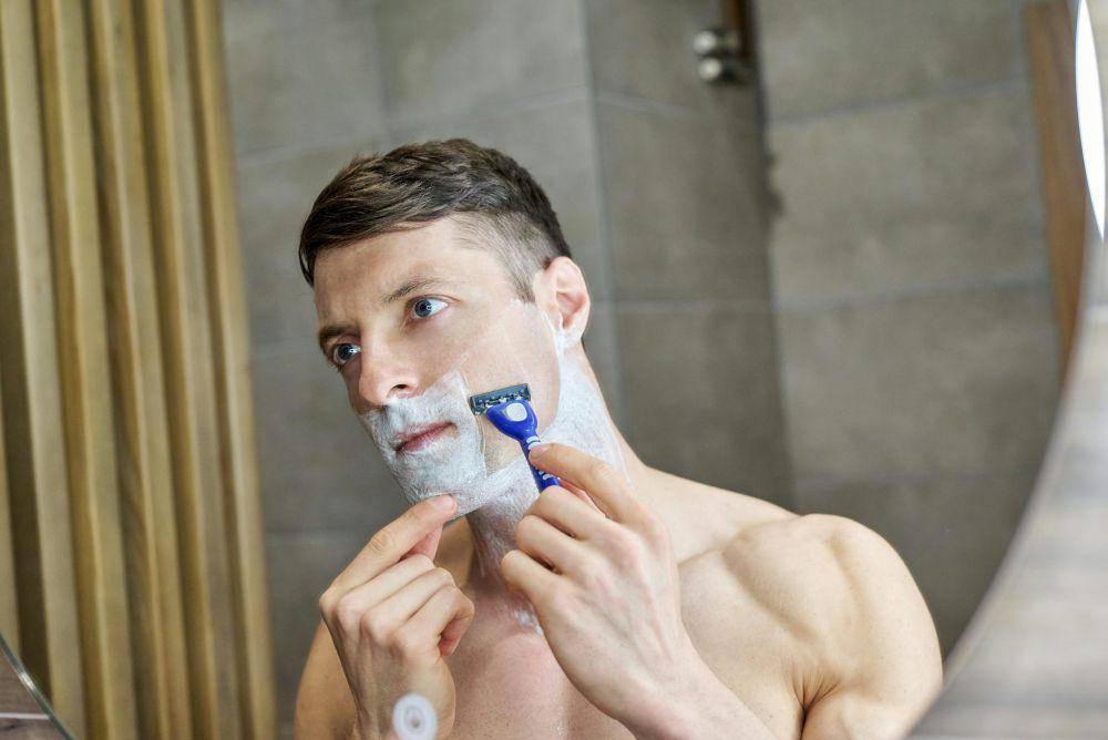 shaving (pexels.com/Markofit)