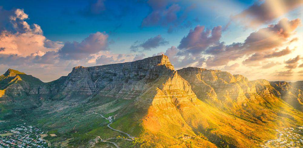 Table Mountain (unsplash.com/Thomas Bennie)