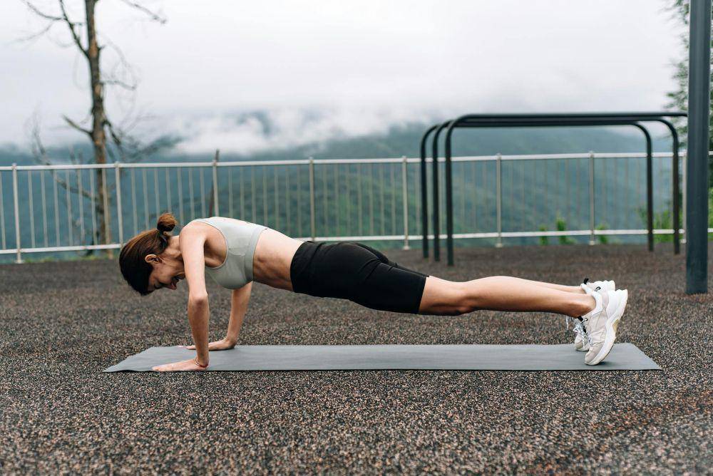 HIIT (pexels.com/ROMAN ODINTSOV)