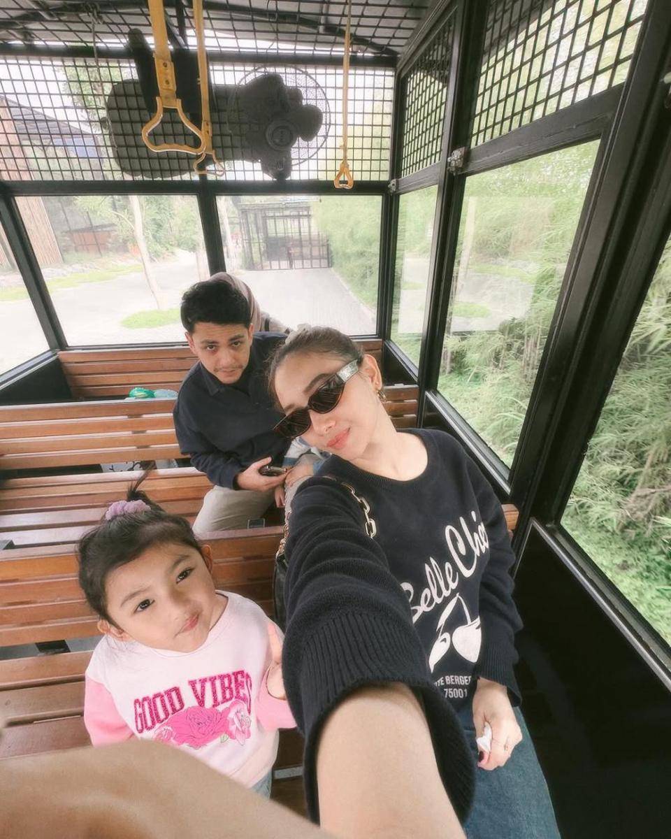 potret liburan Adzana Bing Slamet dan keluarga (instagram.com/adzanabs)