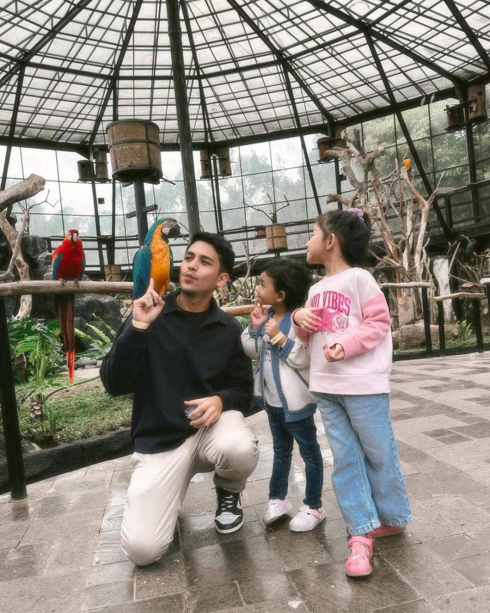 potret liburan Adzana Bing Slamet dan keluarga (instagram.com/adzanabs)