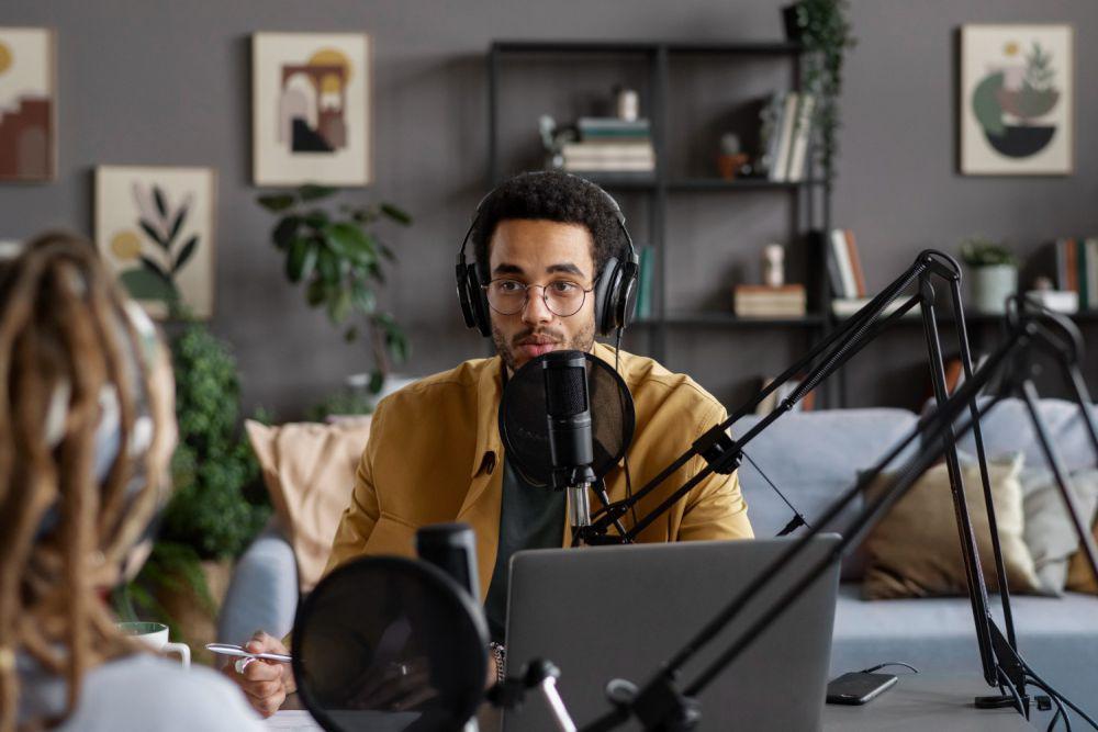 5 Tips Jago Public Speaking Digital di Zoom, Podcast, dan Live
