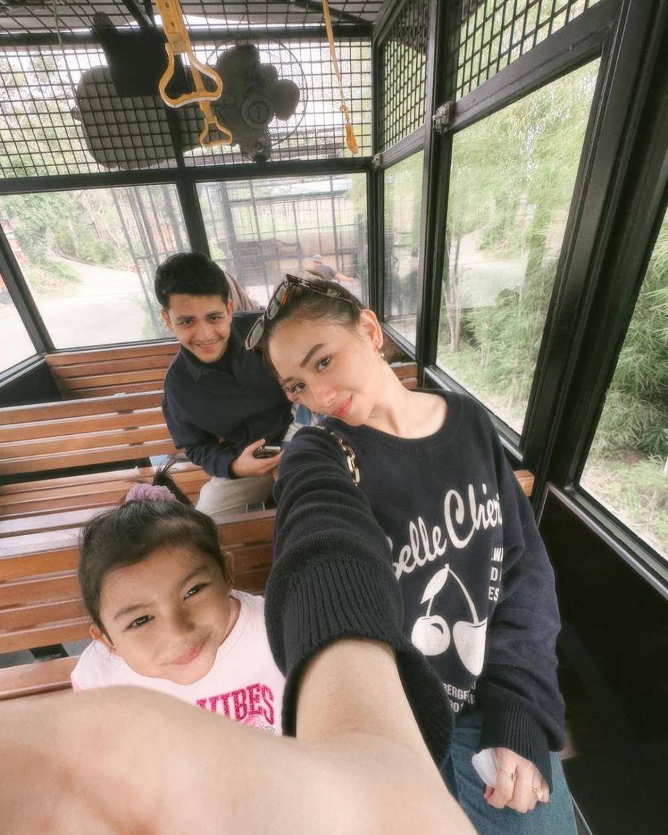 potret liburan Adzana Bing Slamet dan keluarga (instagram.com/adzanabs)