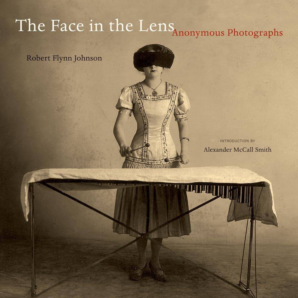 buku The Face in the Lens (goodreads.com)