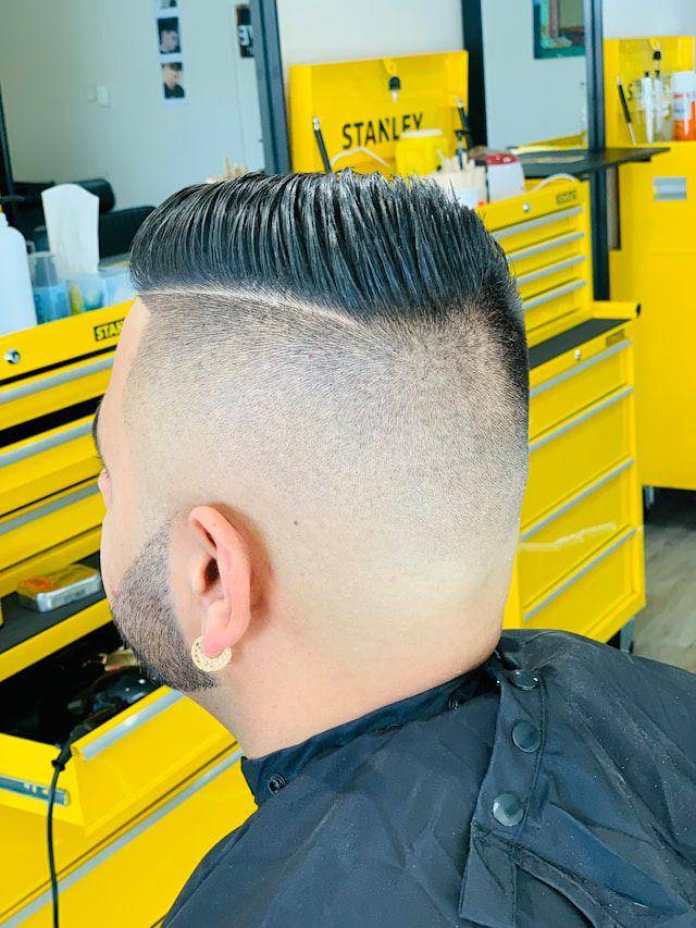 ilustrasi gaya garis rambut pria keren (unsplash.com/Amritpal Singh)