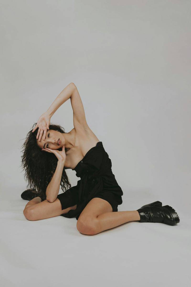 pose foto OOTD (unsplash.com/Elise WilcoxElise Wilcox)