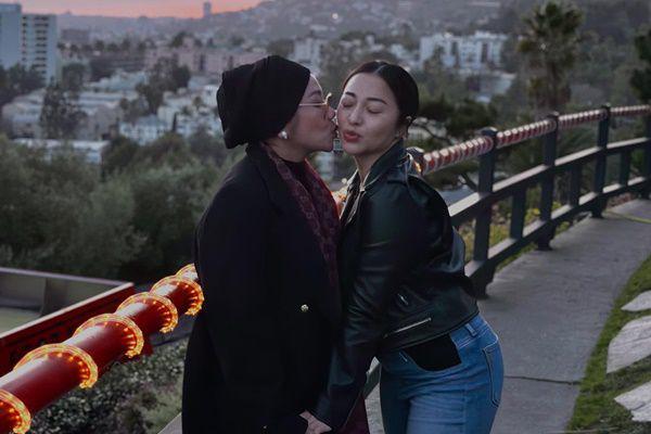 7 Potret Ulang Tahun Ke-55 Ibunda Nikita Willy di Amerika