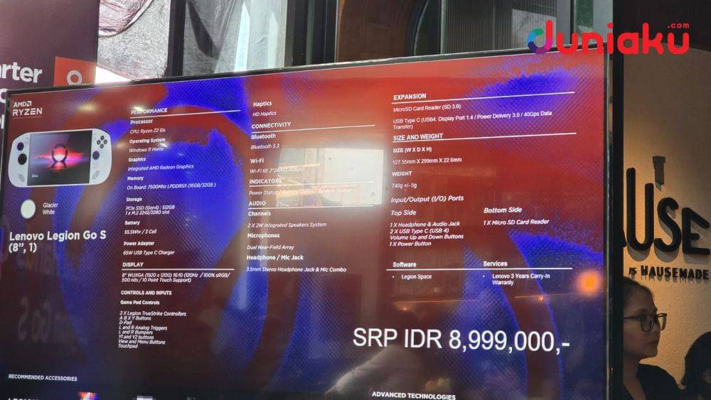 Kiri ke Kanan: Hendry Lim, Consumer Product Manager - Premium Category Lenovo Indonesia, Agnasta Parwanto, Consumer Marketing Lead, Lenovo Indonesia, Donnie Brahmandika, Product Marketing Manager AMD Indonesia. Fotografer: Fahrul Nurullah. (Duniaku.com/Fahrul Nurullah)