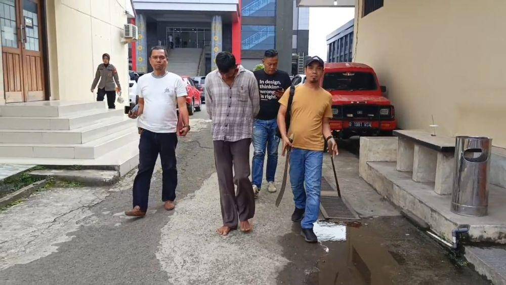 Tersangka Mukrim saat dibawa ke Gedung Ditreskrimum Polda Sumsel (Dok: Polda Sumsel)