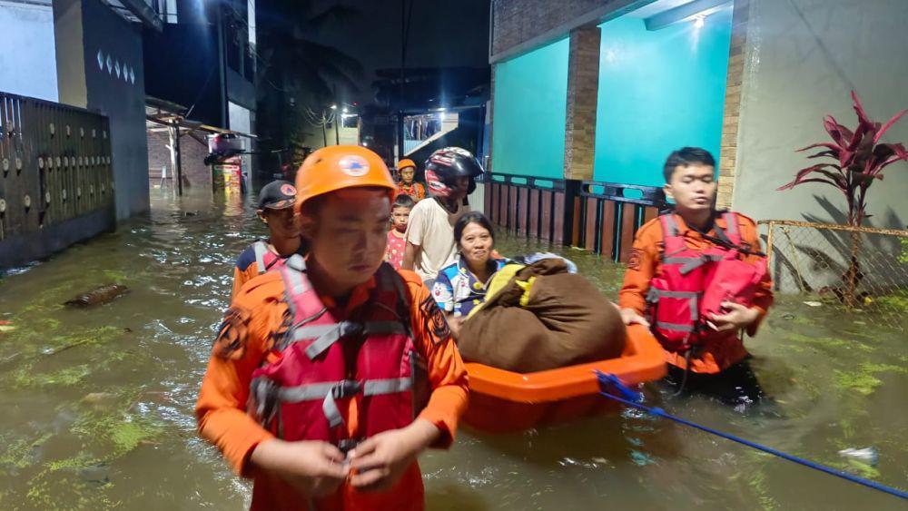 Banjir di Makassar Kian Parah, Pengungsi Bertambah Jadi 3.653 Orang